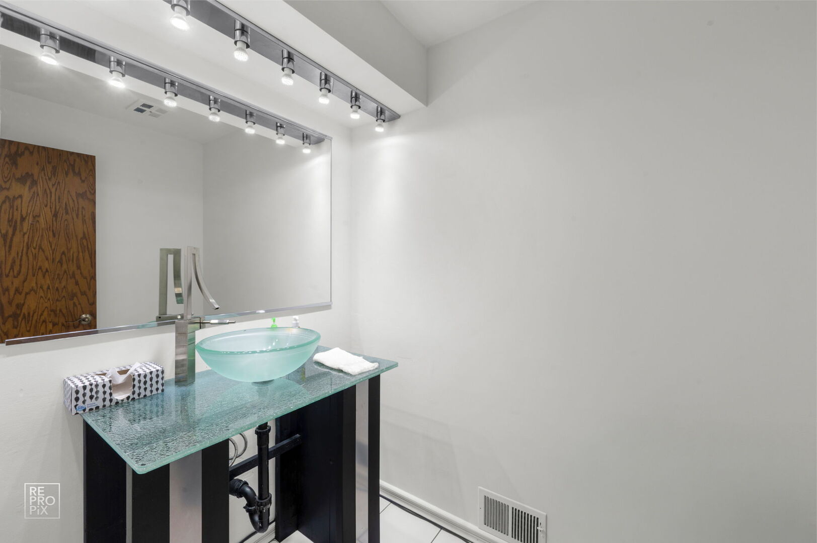 Wadsworth, Illinois, 60083, United States, 5 Bedrooms Bedrooms, ,6 BathroomsBathrooms,Residential,Active,1989775