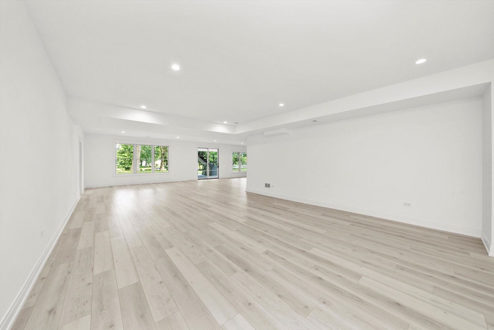 Burr Ridge, Illinois, 60527, United States, 6 Bedrooms Bedrooms, ,6 BathroomsBathrooms,Residential,Active,1929664