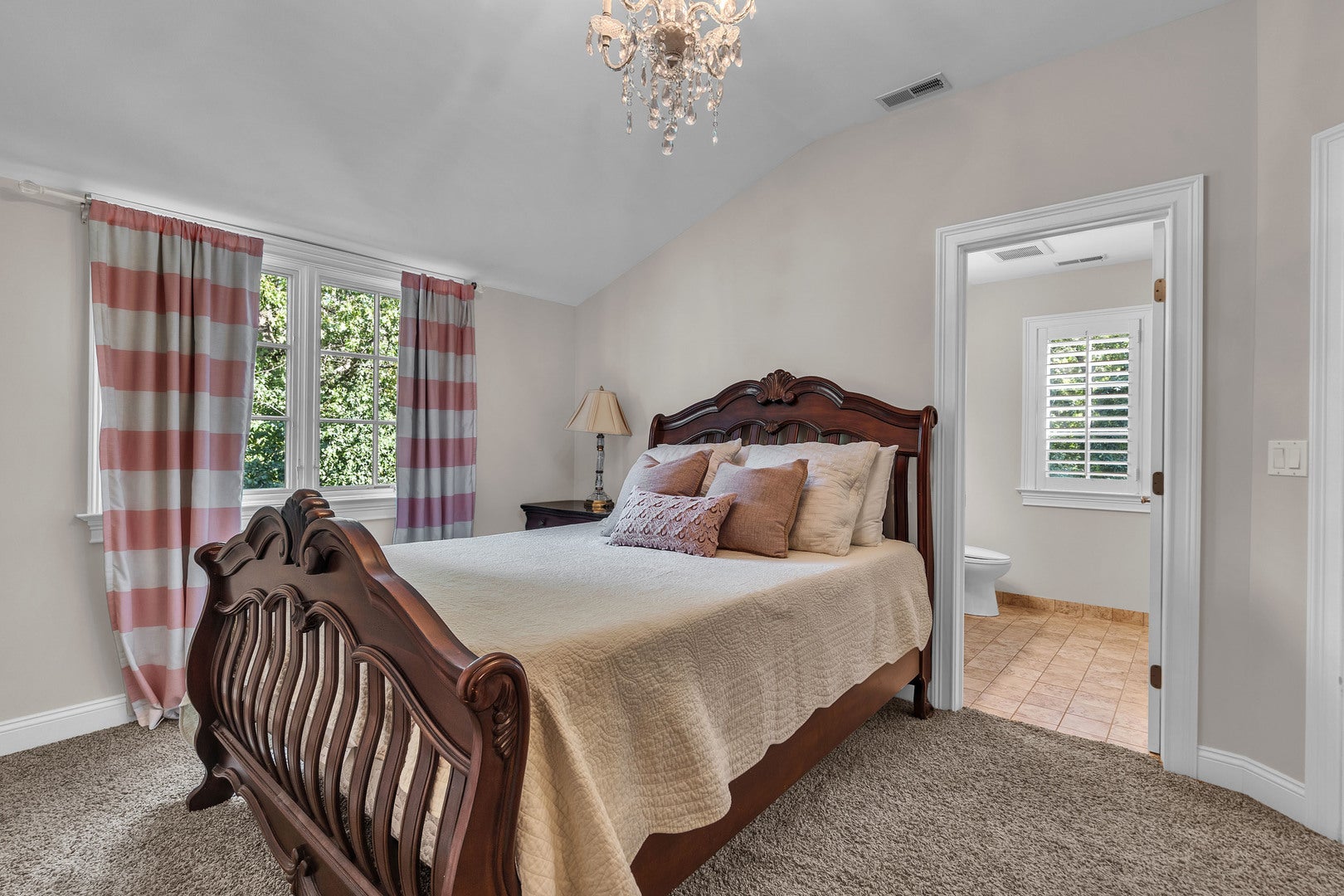 Lake Forest, Illinois, 60045, United States, 5 Bedrooms Bedrooms, ,7 BathroomsBathrooms,Residential,Active,1941347