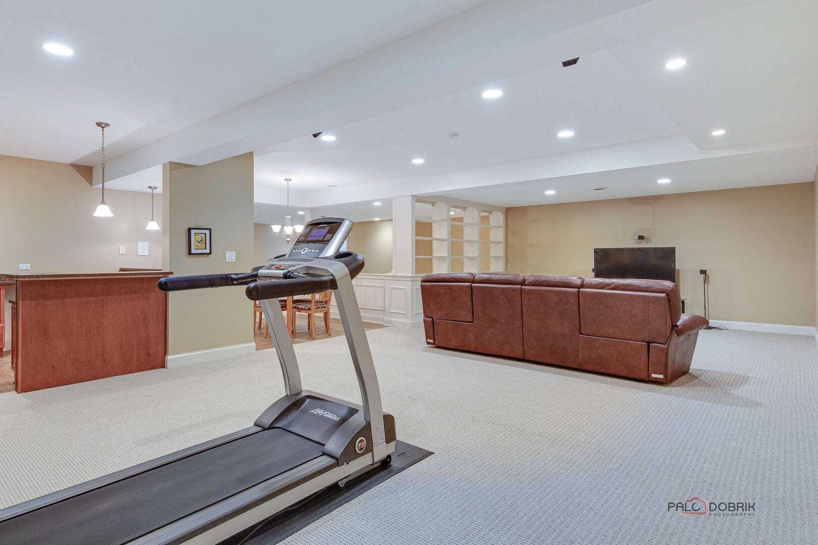 Libertyville, Illinois, 60048, United States, 5 Bedrooms Bedrooms, ,5 BathroomsBathrooms,Residential,Active,1900216