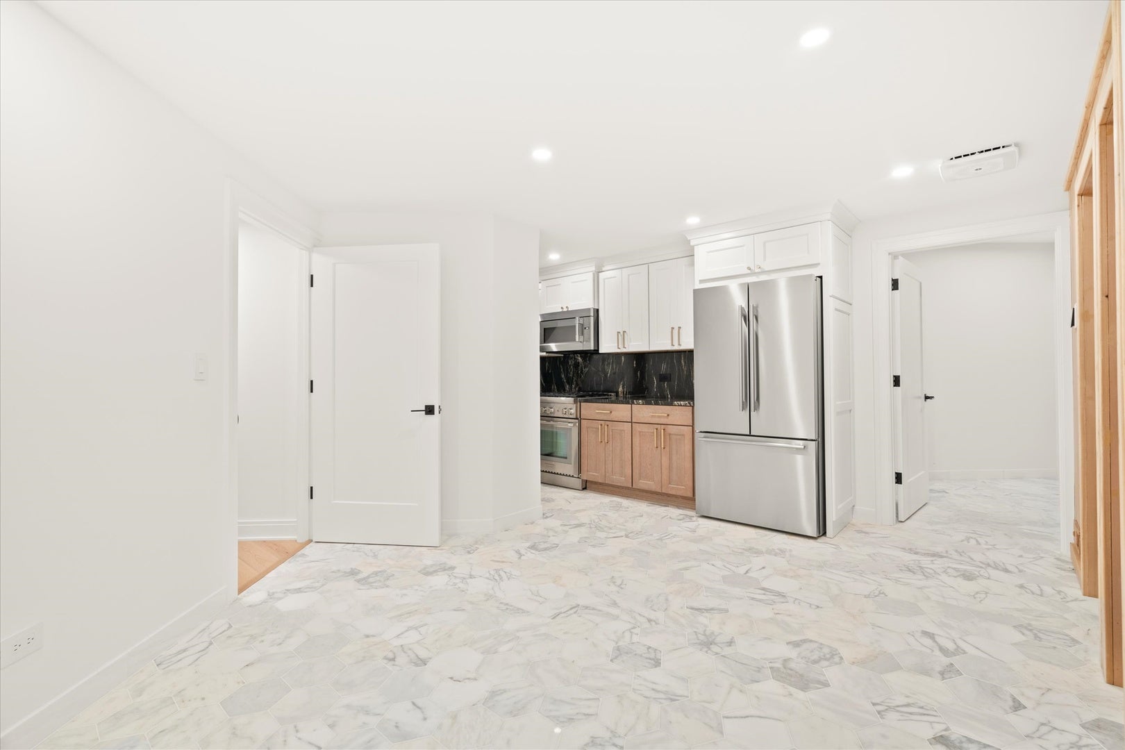 Burr Ridge, Illinois, 60527, United States, 5 Bedrooms Bedrooms, ,6 BathroomsBathrooms,Residential,Active,1927649