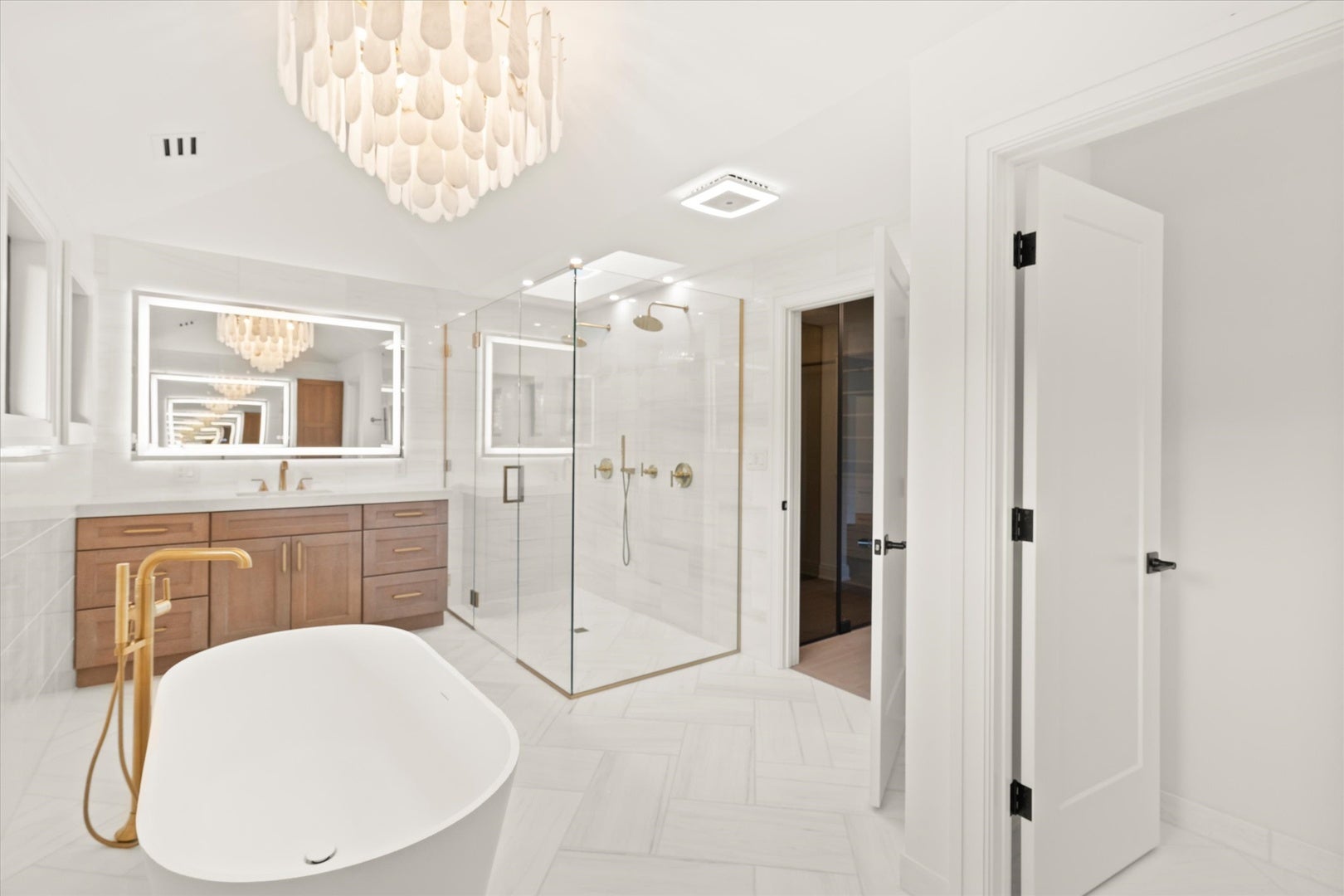 Burr Ridge, Illinois, 60527, United States, 5 Bedrooms Bedrooms, ,6 BathroomsBathrooms,Residential,Active,1927649