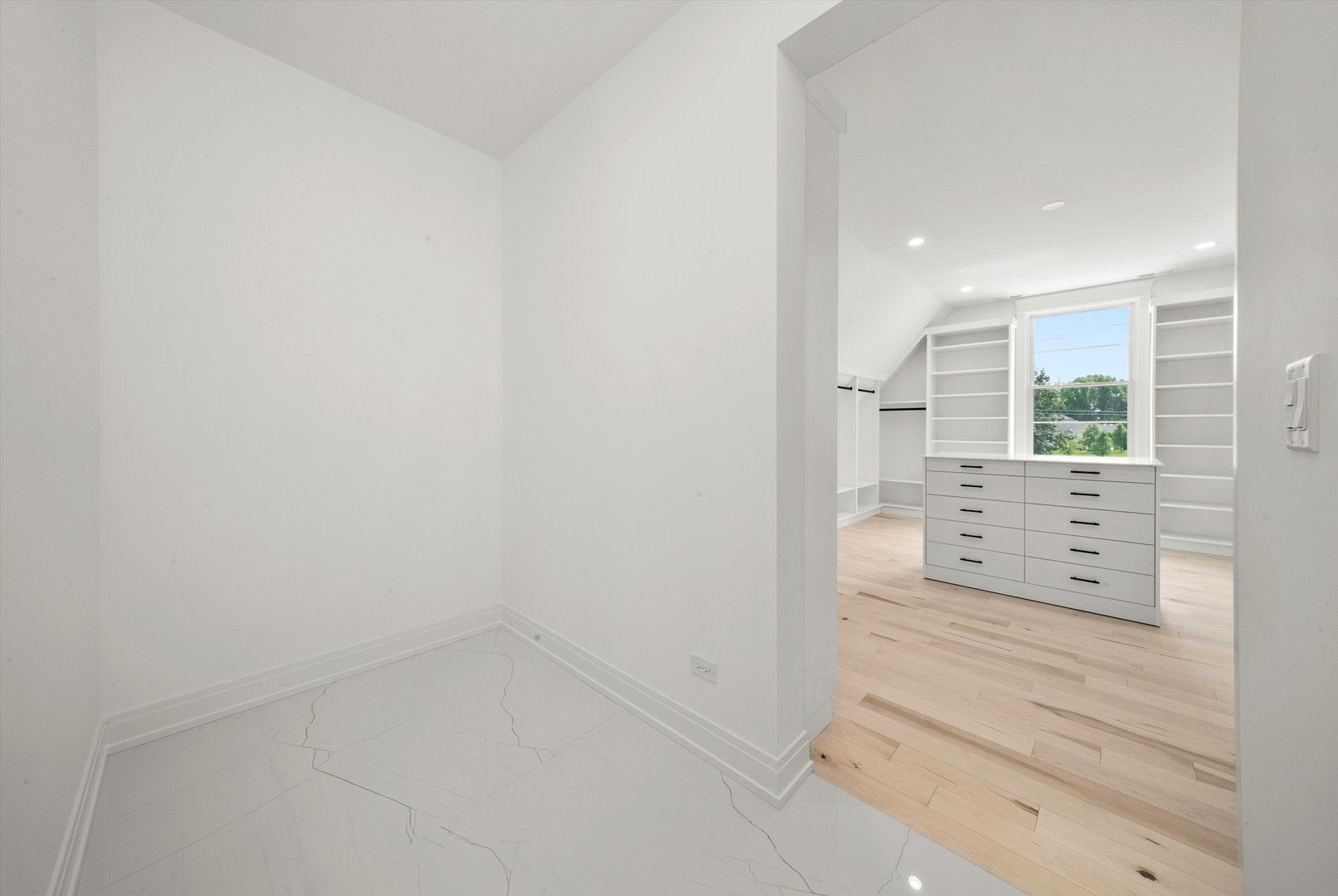 Burr Ridge, Illinois, 60527, United States, 6 Bedrooms Bedrooms, ,6 BathroomsBathrooms,Residential,Active,1929664