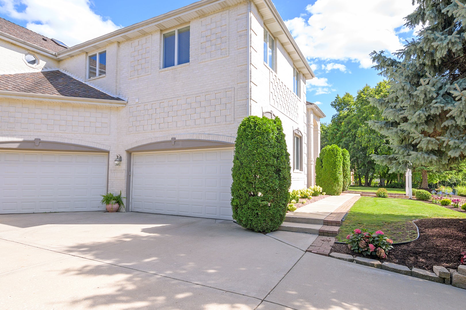 Frankfort, Illinois, 60423, United States, 7 Bedrooms Bedrooms, ,9 BathroomsBathrooms,Residential,Active,1945054