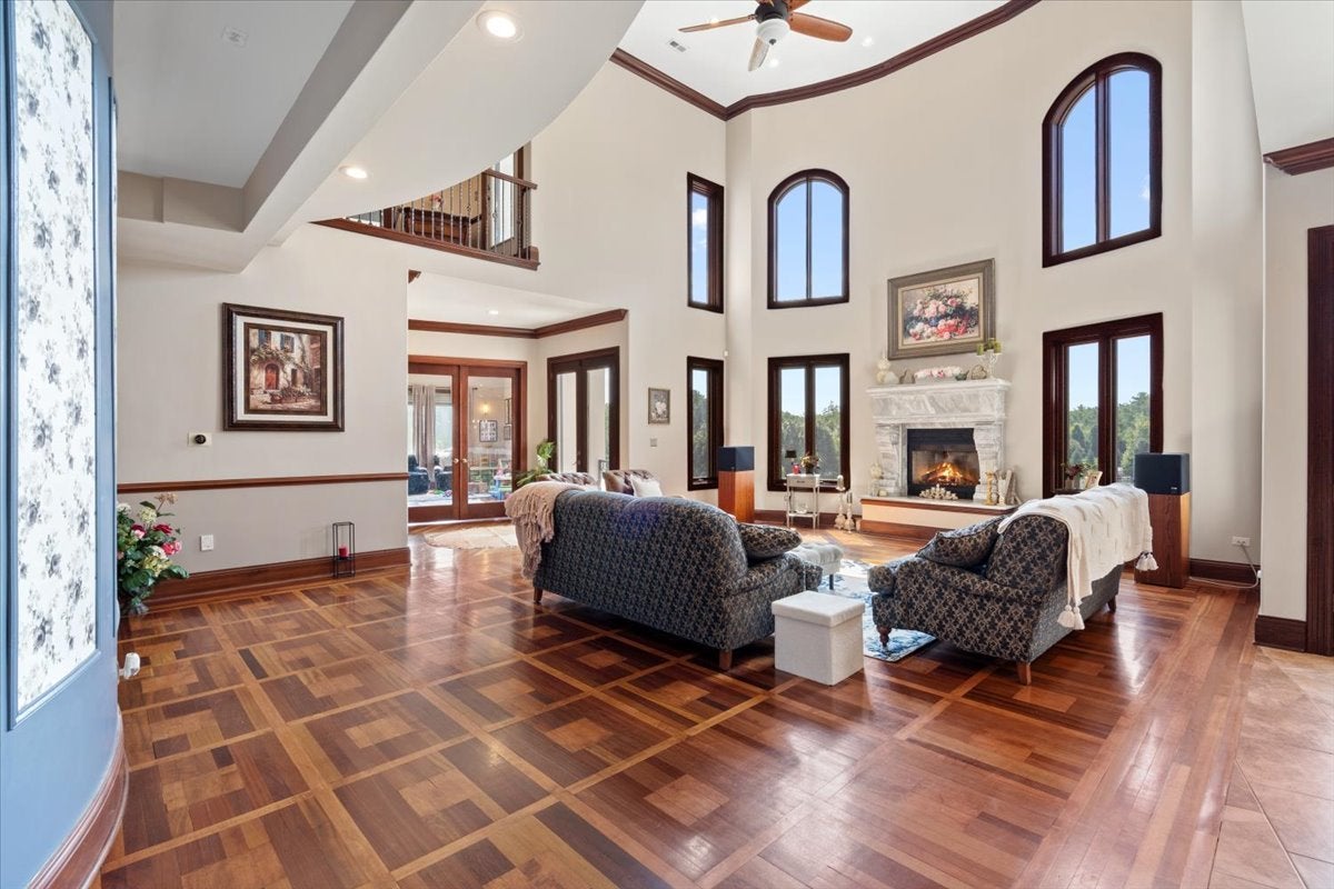 Barrington, Illinois, 60010, United States, 5 Bedrooms Bedrooms, ,7 BathroomsBathrooms,Residential,Active,1914793