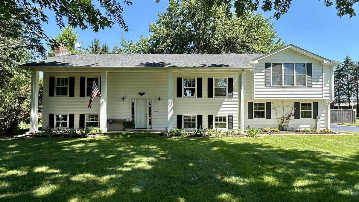 39W080 SEAVEY RD, BATAVIA, IL 60510, photo 1 of 36