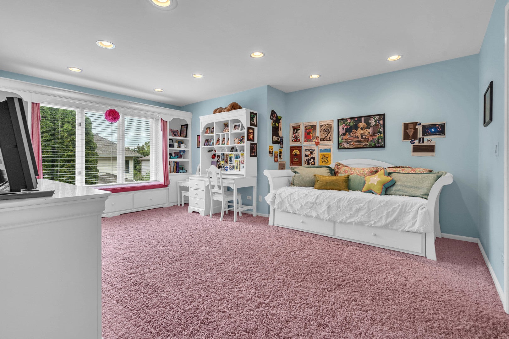 Buffalo Grove, Illinois, 60089, United States, 5 Bedrooms Bedrooms, ,5 BathroomsBathrooms,Residential,Active,1922274