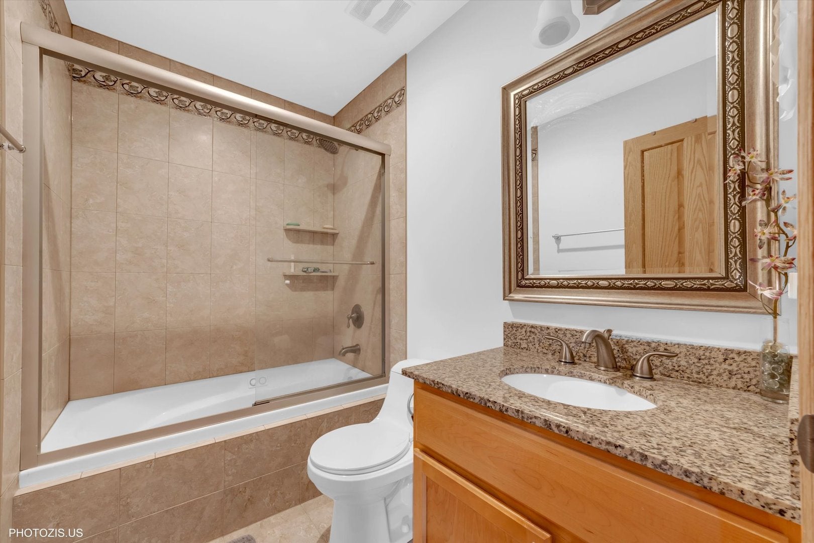 Des Plaines, Illinois, 60016, United States, 5 Bedrooms Bedrooms, ,7 BathroomsBathrooms,Residential,Active,1967112