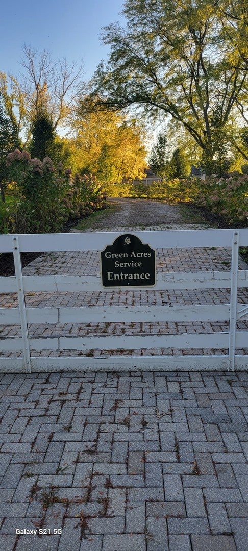 Barrington Hills, Illinois, 60010, United States, 6 Bedrooms Bedrooms, ,5 BathroomsBathrooms,Residential,Active,1987275