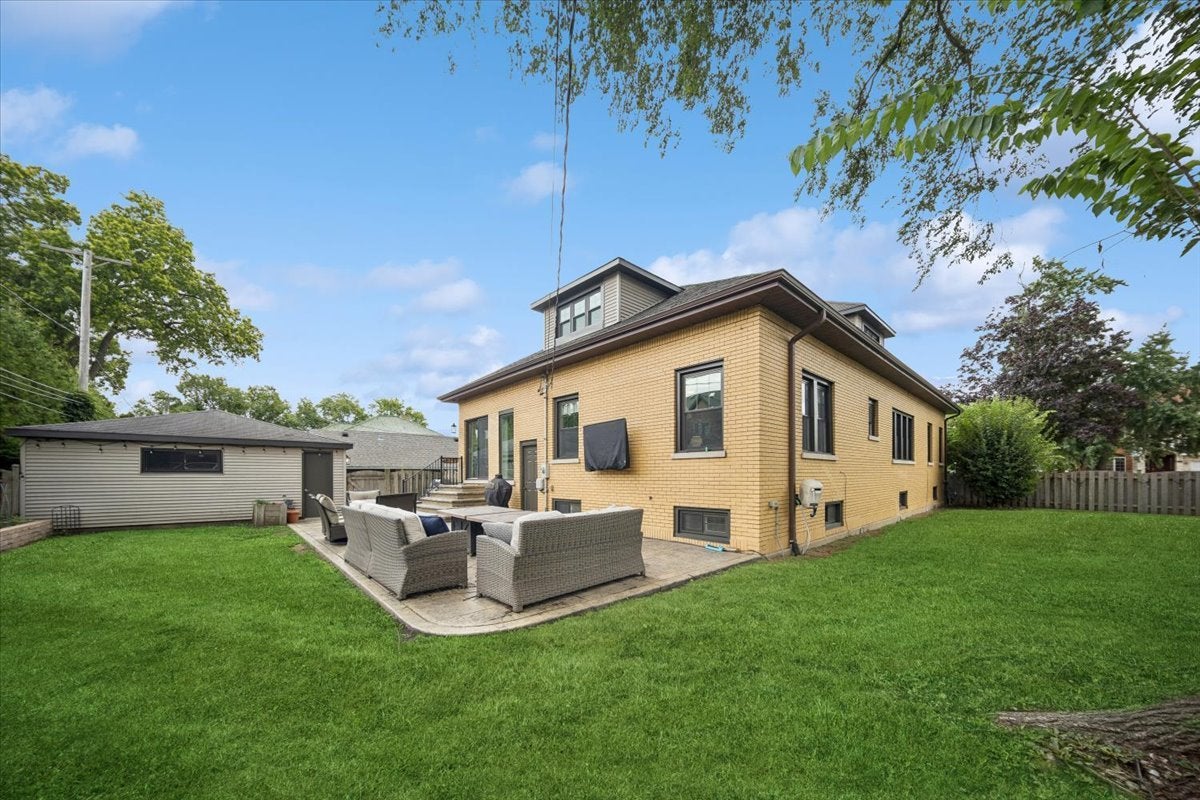 Park Ridge, Illinois, 60068, United States, 5 Bedrooms Bedrooms, ,3 BathroomsBathrooms,Residential,Active,1929446