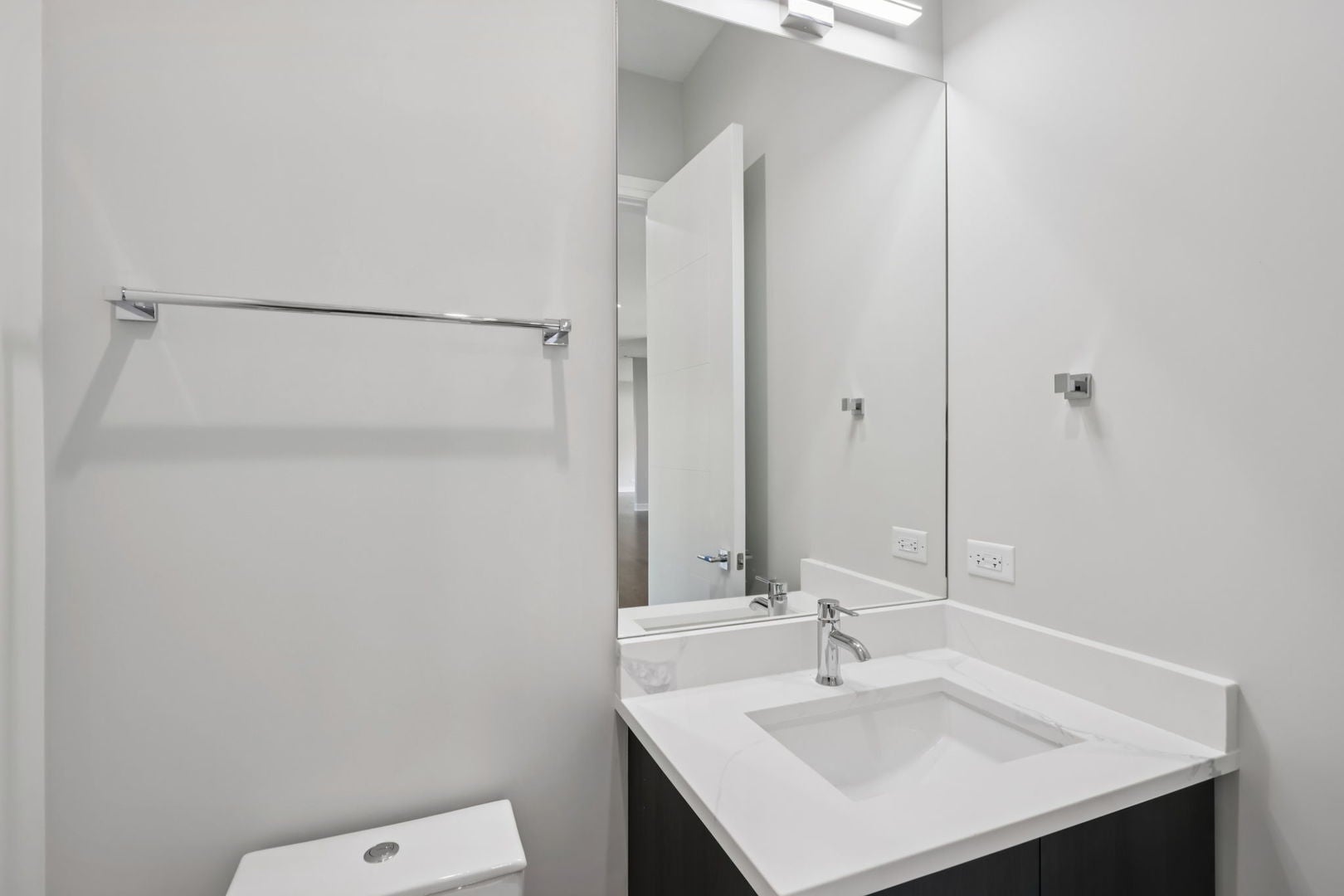 Northbrook, Illinois, 60062, United States, 6 Bedrooms Bedrooms, ,5 BathroomsBathrooms,Residential,Active,1995288