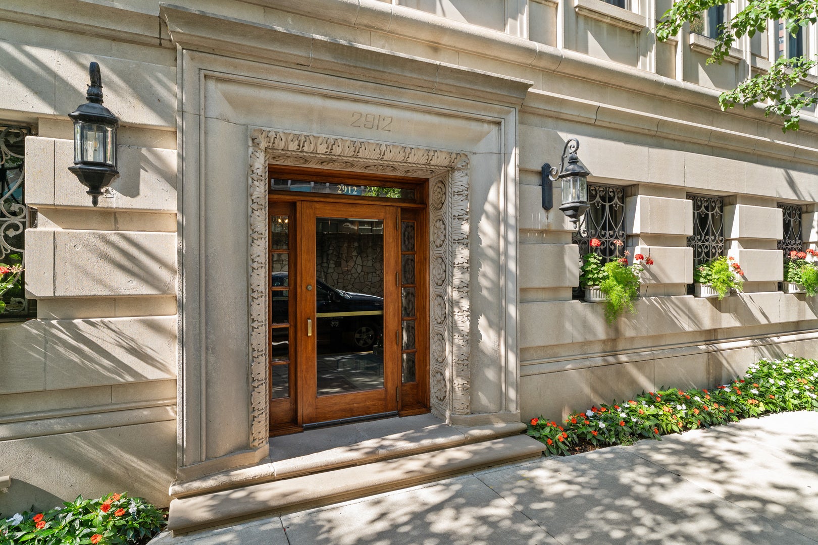 Chicago, Illinois, 60657, United States, 5 Bedrooms Bedrooms, ,4 BathroomsBathrooms,Residential,Active,1990638