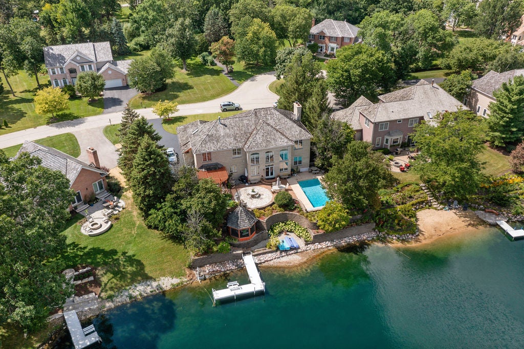 Libertyville, Illinois, 60048, United States, 4 Bedrooms Bedrooms, ,4 BathroomsBathrooms,Residential,Active,2009394