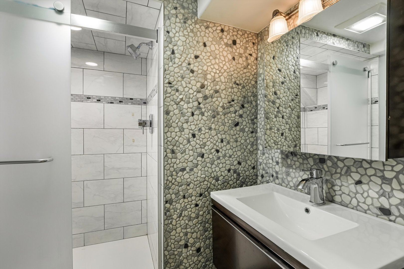 Park Ridge, Illinois, 60068, United States, 4 Bedrooms Bedrooms, ,4 BathroomsBathrooms,Residential,Active,1902948