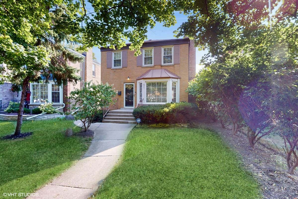 6541 N DRAKE AVE, LINCOLNWOOD, IL 60712, photo 1 of 34