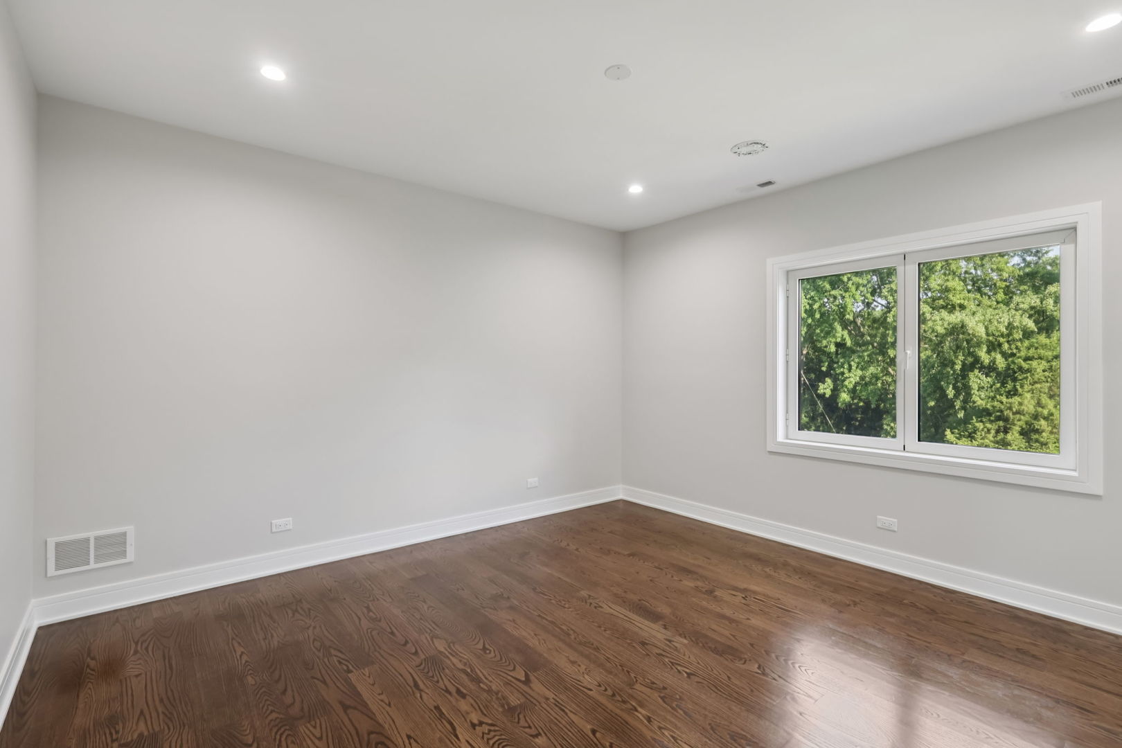 Northbrook, Illinois, 60062, United States, 6 Bedrooms Bedrooms, ,5 BathroomsBathrooms,Residential,Active,1995288