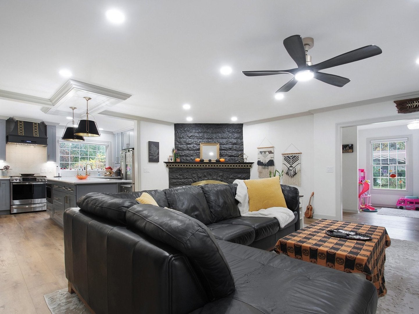 Rockford, Illinois, 61107, United States, 6 Bedrooms Bedrooms, ,7 BathroomsBathrooms,Residential,Active,1988460