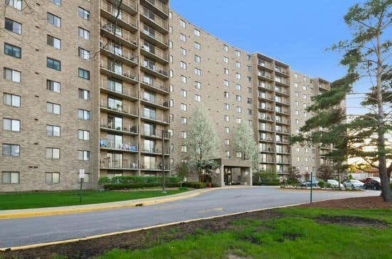 6340 AMERICANA DR APT 317, WILLOWBROOK, IL 60527 - Image 1