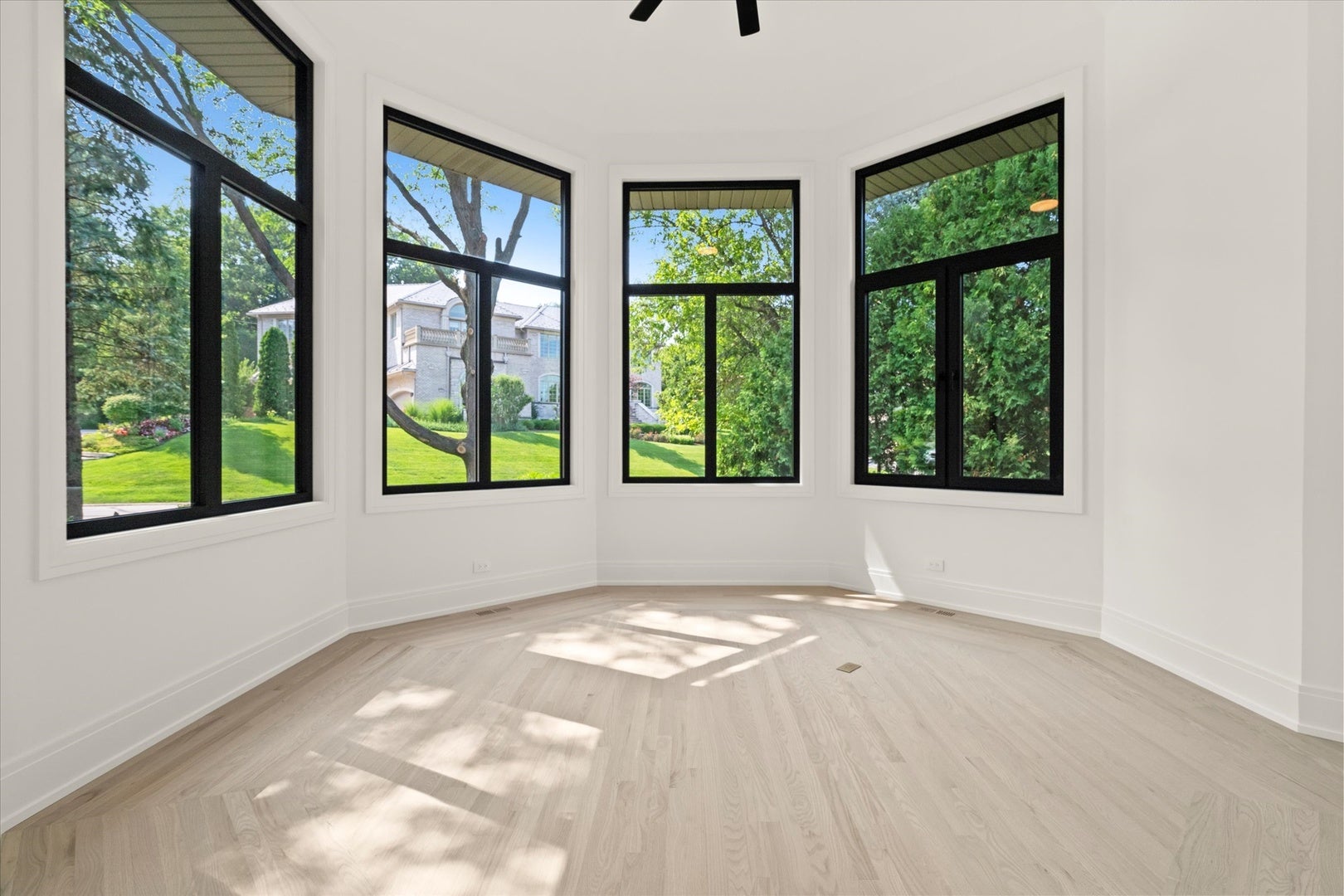 Burr Ridge, Illinois, 60527, United States, 5 Bedrooms Bedrooms, ,6 BathroomsBathrooms,Residential,Active,1927649