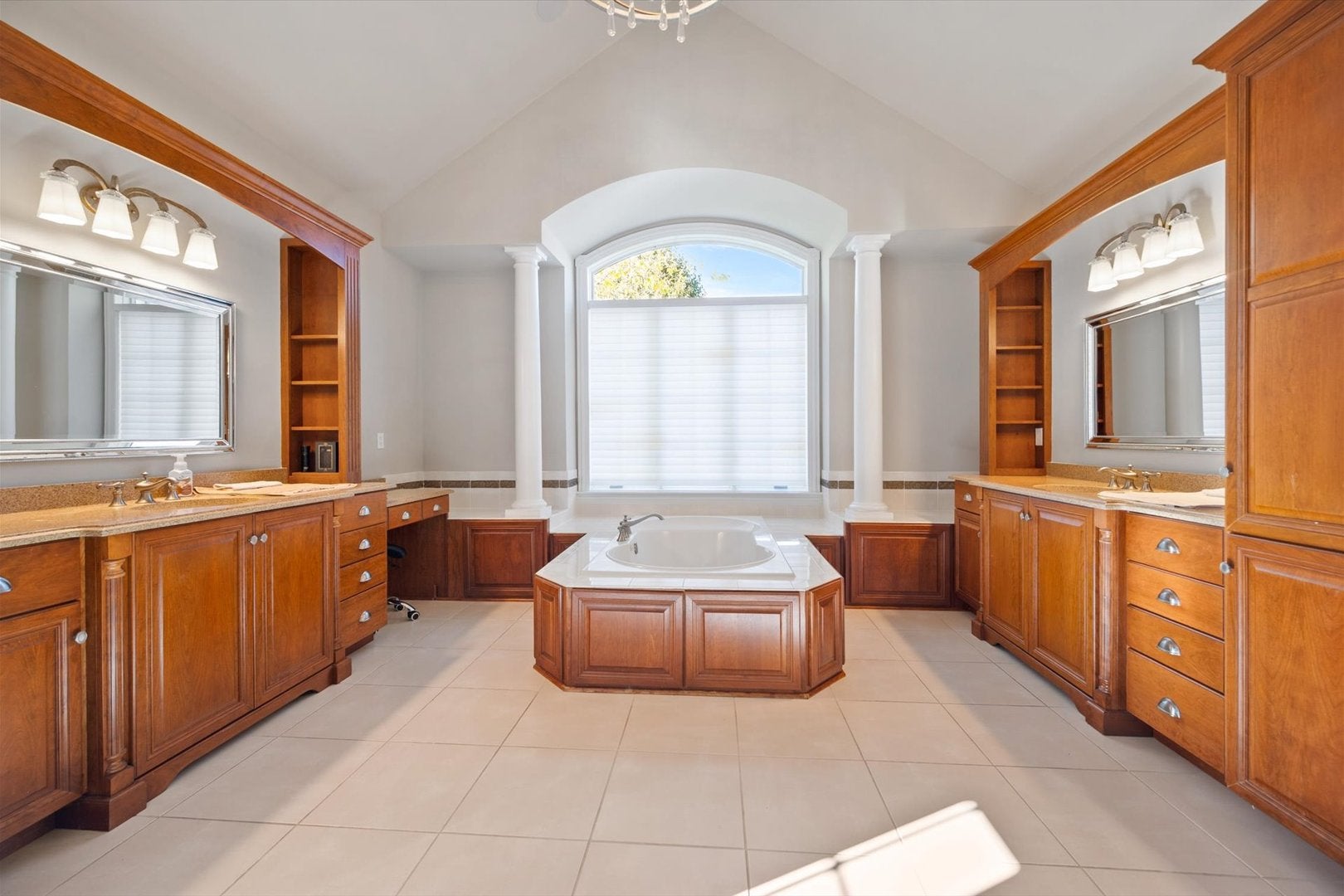 Geneva, Illinois, 60134, United States, 5 Bedrooms Bedrooms, ,7 BathroomsBathrooms,Residential,Active,1971016