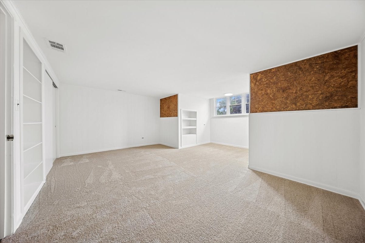 Park Ridge, Illinois, 60068, United States, 5 Bedrooms Bedrooms, ,3 BathroomsBathrooms,Residential,Active,1929446