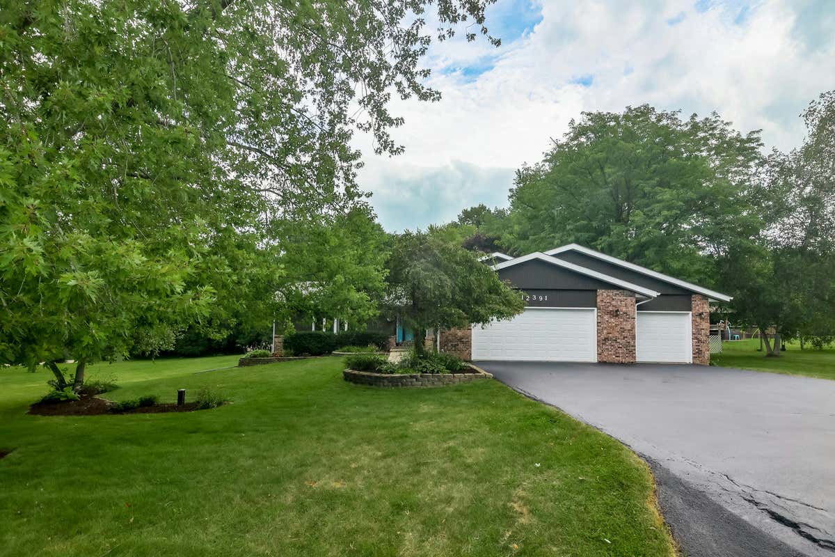 12391 SQUIRREL TREE LN, BELVIDERE, IL 61008, photo 1 of 37