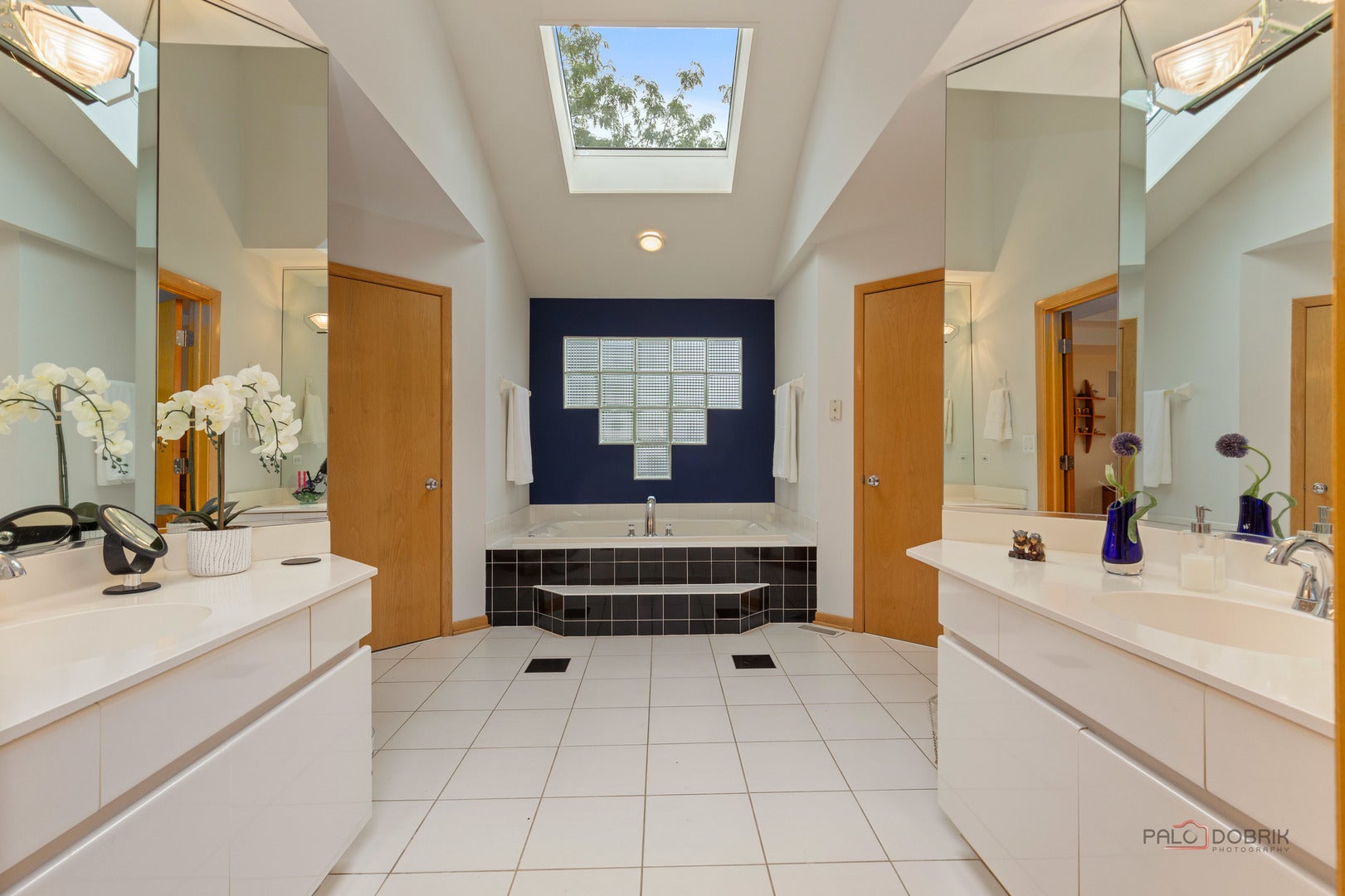 Buffalo Grove, Illinois, 60089, United States, 4 Bedrooms Bedrooms, ,5 BathroomsBathrooms,Residential,Active,1920276