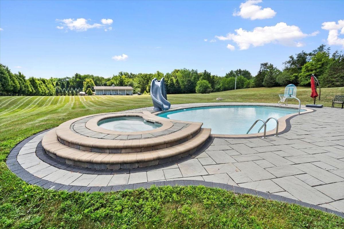 Barrington, Illinois, 60010, United States, 5 Bedrooms Bedrooms, ,7 BathroomsBathrooms,Residential,Active,1914793