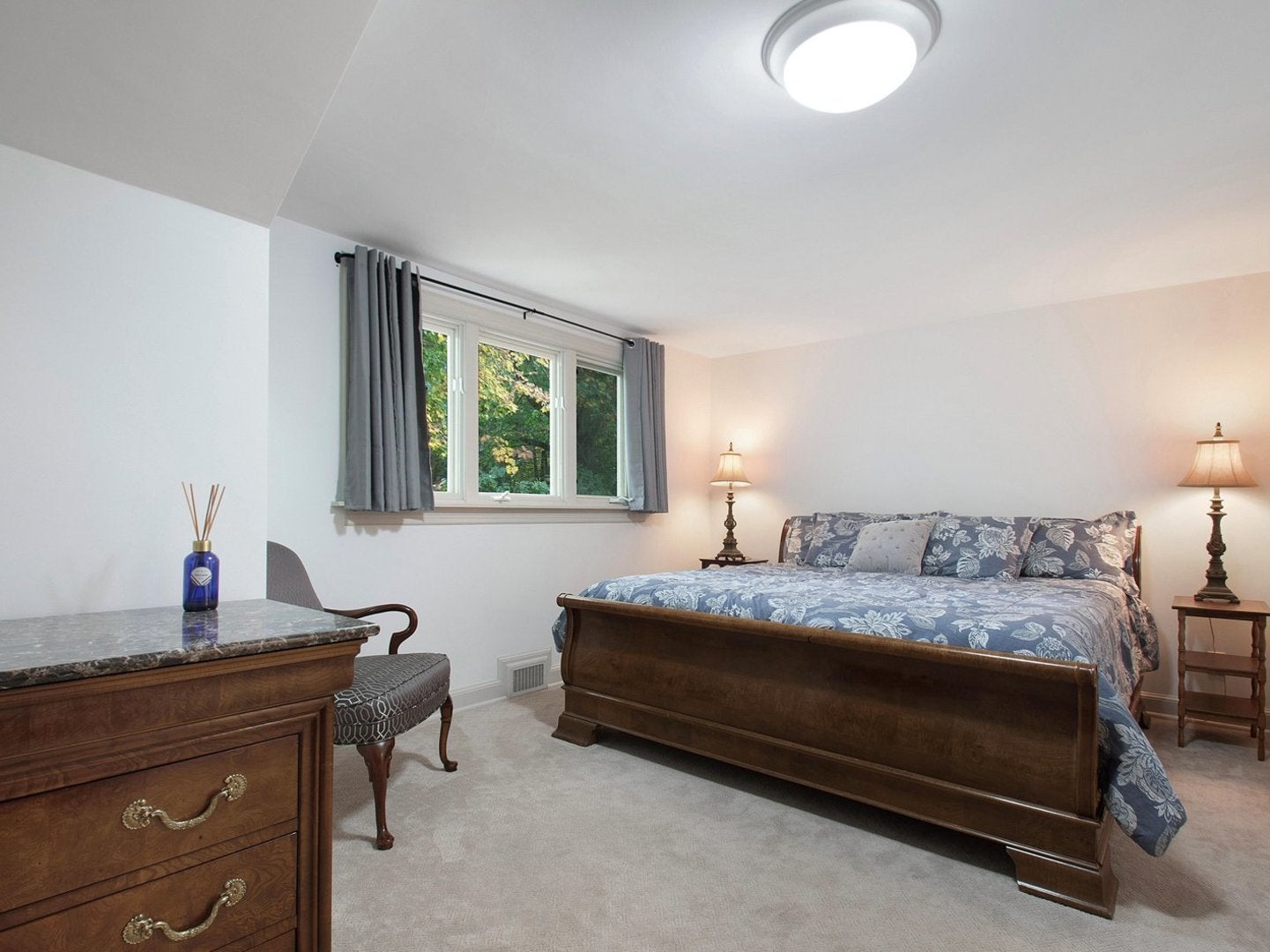 Rockford, Illinois, 61107, United States, 6 Bedrooms Bedrooms, ,7 BathroomsBathrooms,Residential,Active,1988460