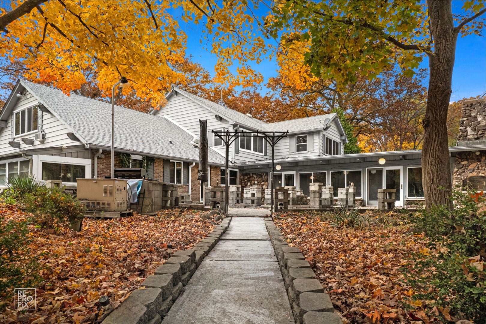 Wadsworth, Illinois, 60083, United States, 5 Bedrooms Bedrooms, ,6 BathroomsBathrooms,Residential,Active,1989775