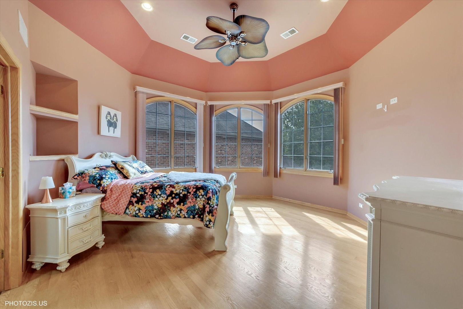 Des Plaines, Illinois, 60016, United States, 5 Bedrooms Bedrooms, ,7 BathroomsBathrooms,Residential,Active,1967112