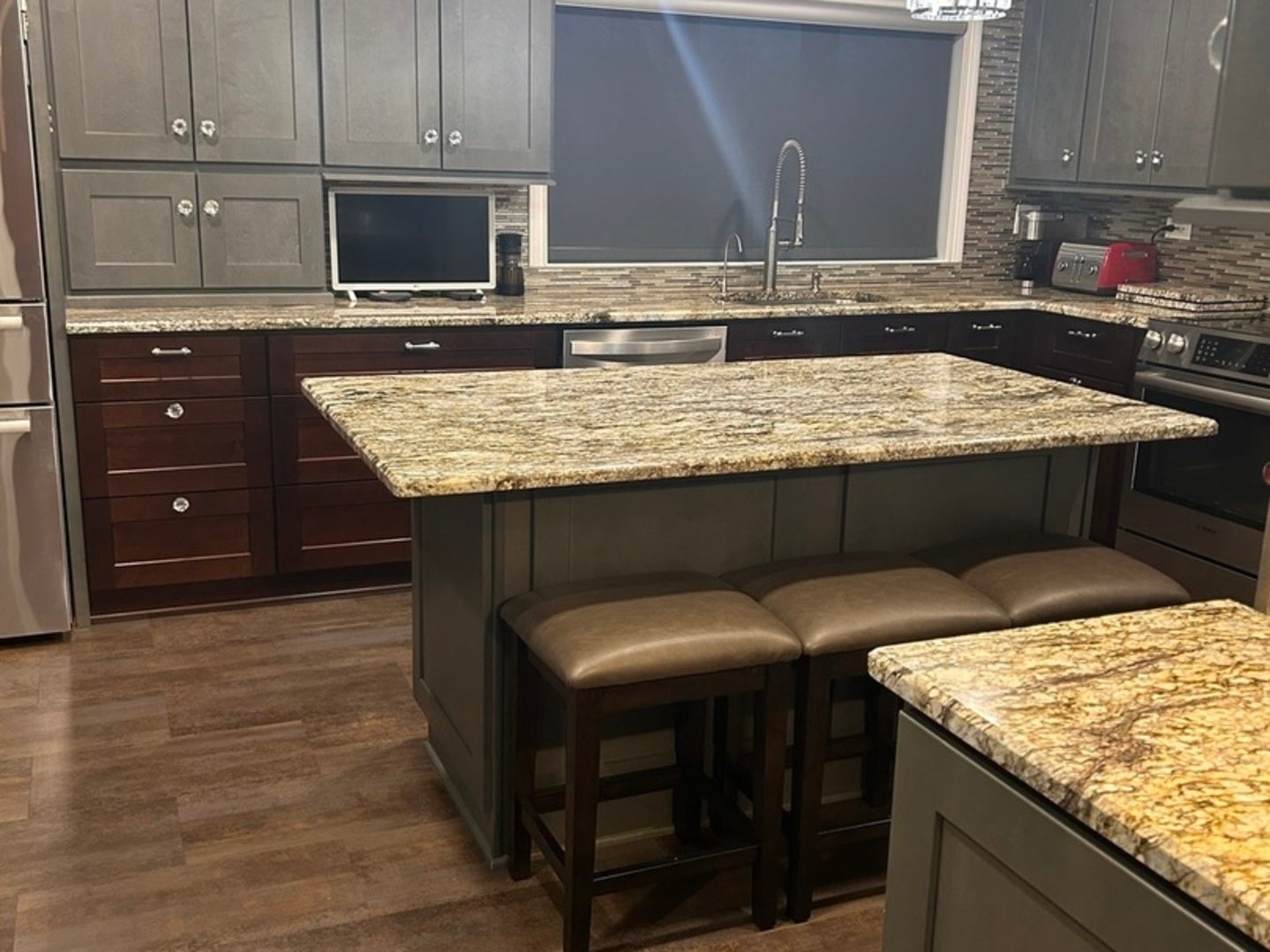Oak Brook, Illinois, 60523, United States, 2 Bedrooms Bedrooms, ,2 BathroomsBathrooms,Residential,Active,2028166