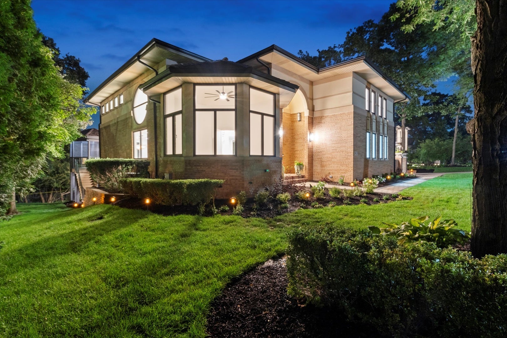 Burr Ridge, Illinois, 60527, United States, 5 Bedrooms Bedrooms, ,6 BathroomsBathrooms,Residential,Active,1927649