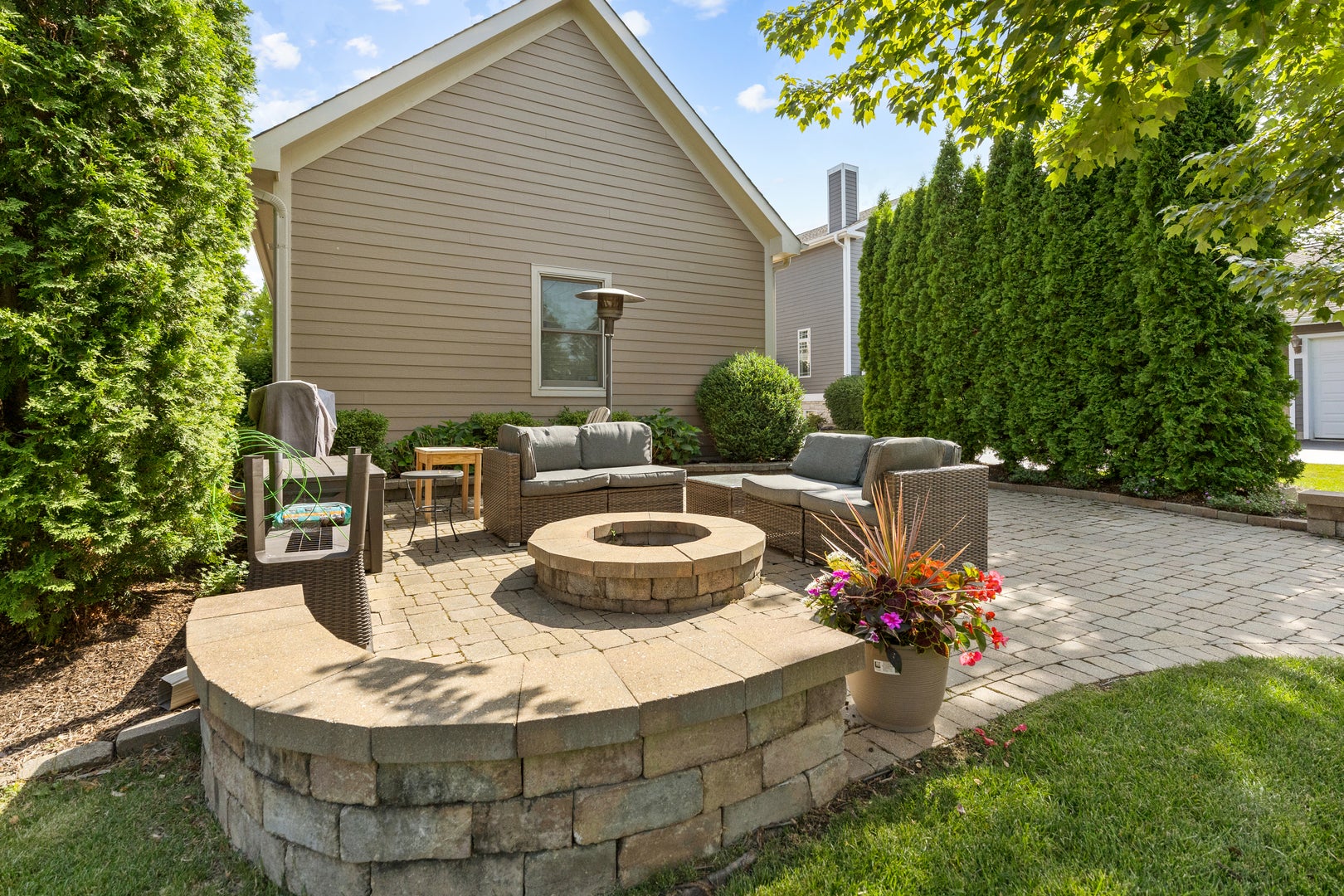 Libertyville, Illinois, 60048, United States, 5 Bedrooms Bedrooms, ,5 BathroomsBathrooms,Residential,Active,1942347