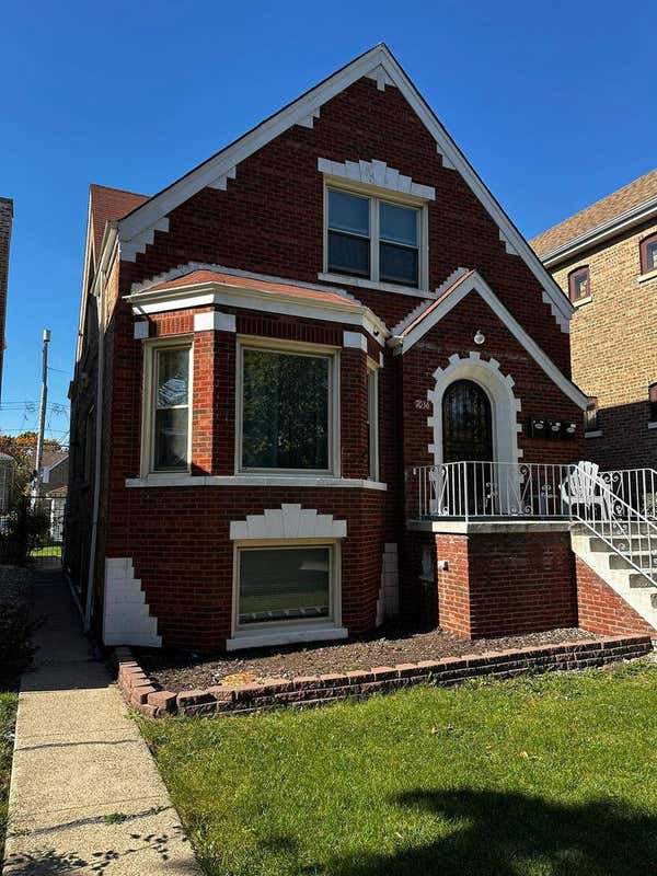 7036 S FAIRFIELD AVE, CHICAGO, IL 60629, photo 1 of 17