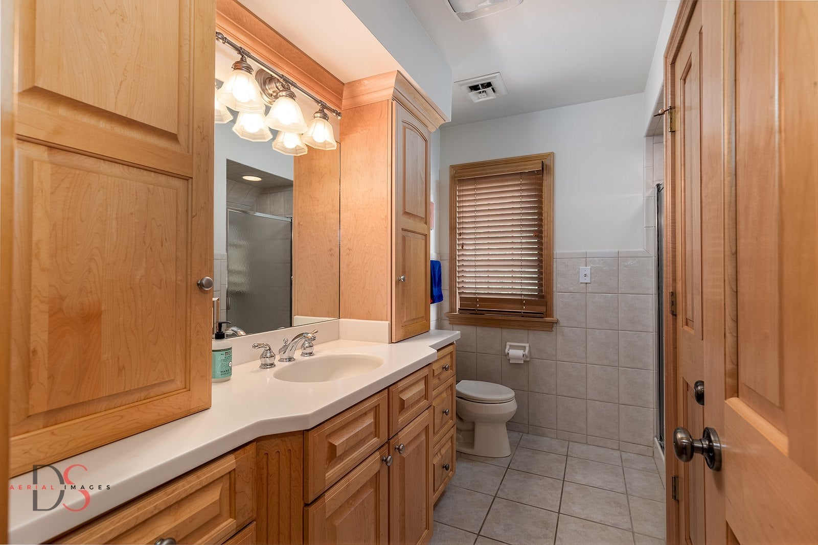 Ottawa, Illinois, 61350, United States, 4 Bedrooms Bedrooms, ,7 BathroomsBathrooms,Residential,Active,1953376