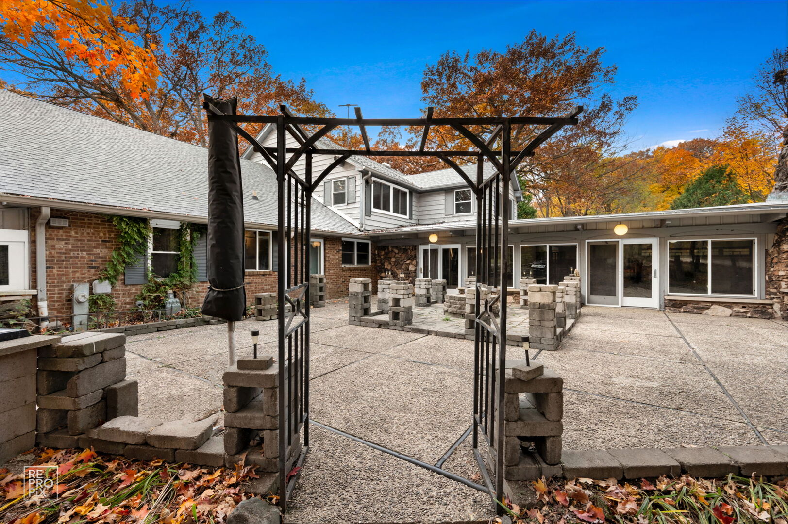 Wadsworth, Illinois, 60083, United States, 5 Bedrooms Bedrooms, ,6 BathroomsBathrooms,Residential,Active,1989775