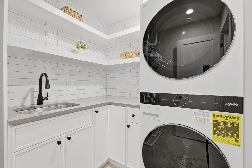 Lemont, Illinois, 60439, United States, 6 Bedrooms Bedrooms, ,6 BathroomsBathrooms,Residential,Active,2008723