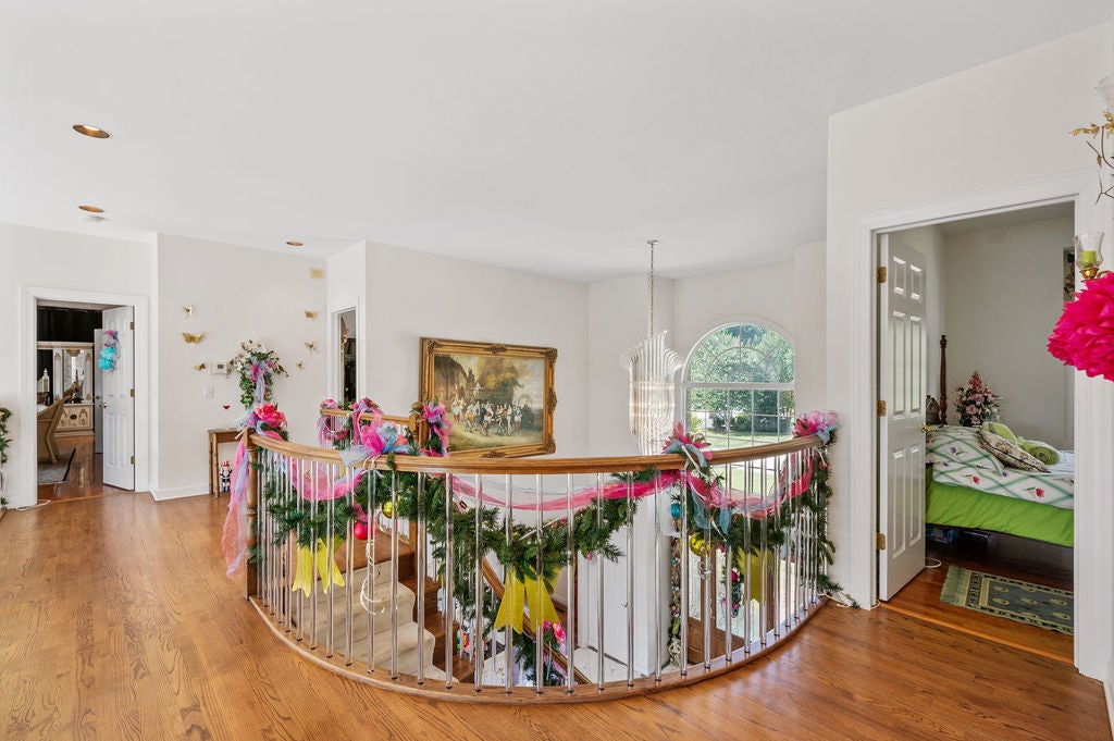 Libertyville, Illinois, 60048, United States, 4 Bedrooms Bedrooms, ,4 BathroomsBathrooms,Residential,Active,2009394