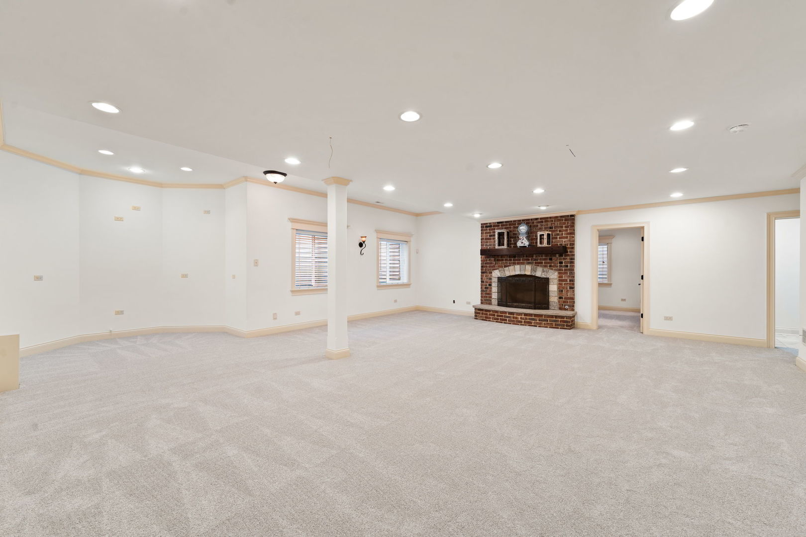 Wheaton, Illinois, 60187, United States, 6 Bedrooms Bedrooms, ,5 BathroomsBathrooms,Residential,Active,1926883