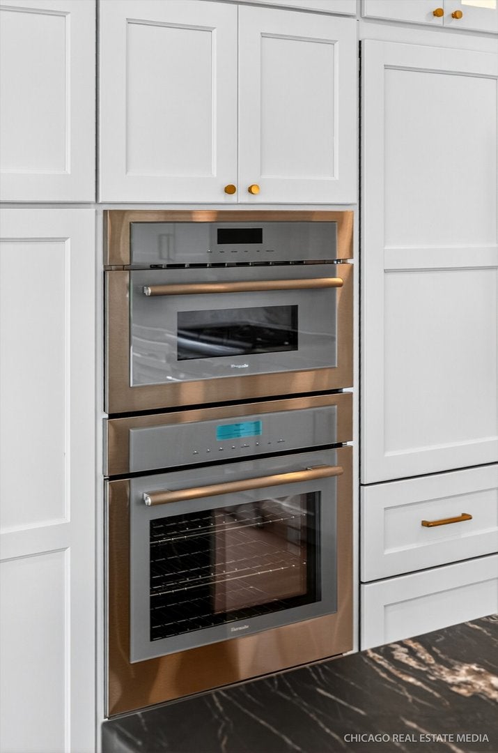 Burr Ridge, Illinois, 60527, United States, 5 Bedrooms Bedrooms, ,6 BathroomsBathrooms,Residential,Active,1995246