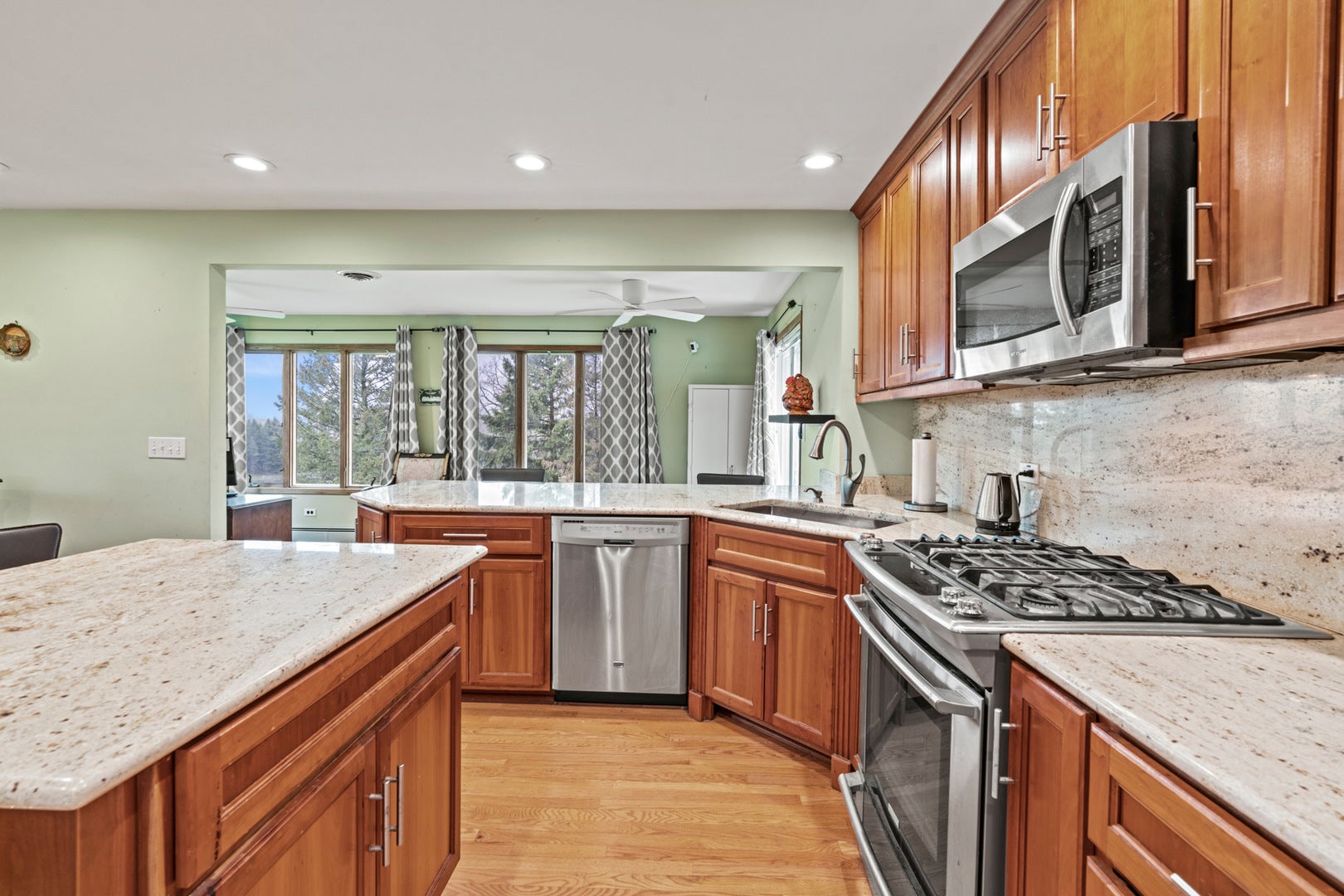 Wauconda, Illinois, 60084, United States, 3 Bedrooms Bedrooms, ,3 BathroomsBathrooms,Residential,Active,1798086