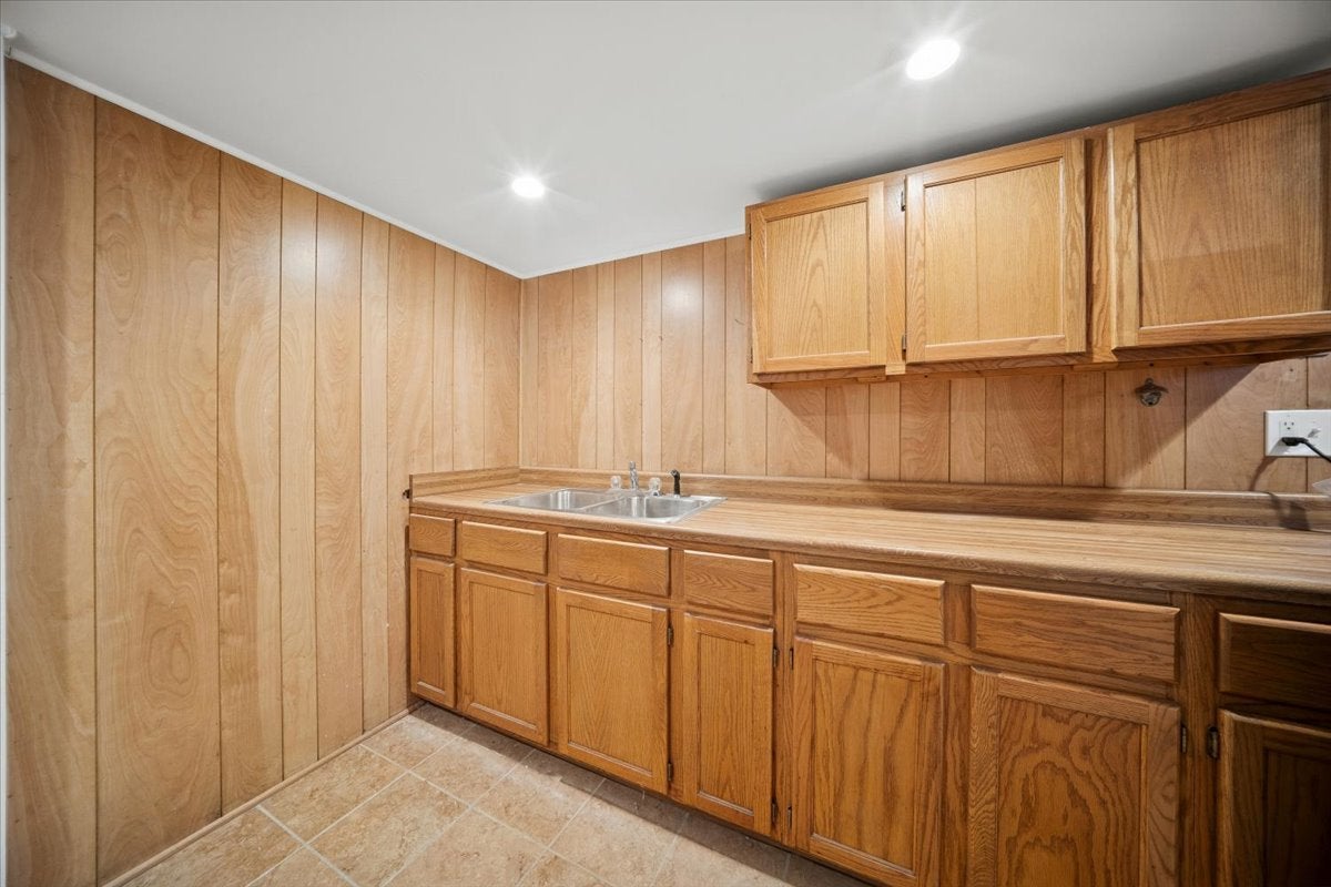 Park Ridge, Illinois, 60068, United States, 5 Bedrooms Bedrooms, ,3 BathroomsBathrooms,Residential,Active,1929446