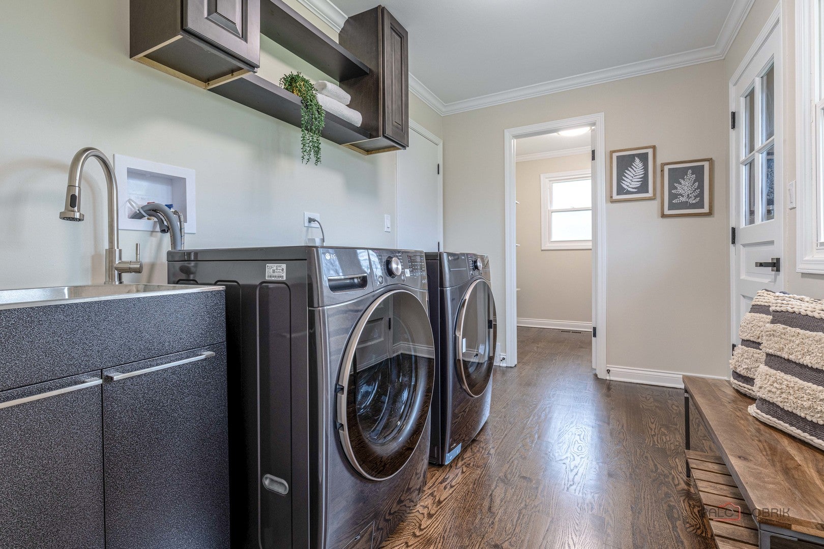 Lincolnshire, Illinois, 60069, United States, 5 Bedrooms Bedrooms, ,4 BathroomsBathrooms,Residential,Active,1933896