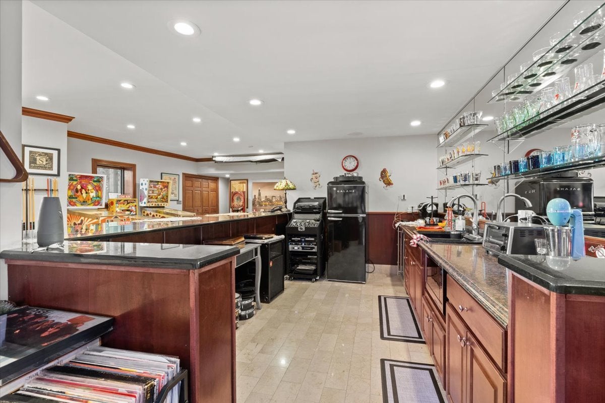 Barrington, Illinois, 60010, United States, 5 Bedrooms Bedrooms, ,7 BathroomsBathrooms,Residential,Active,1914793