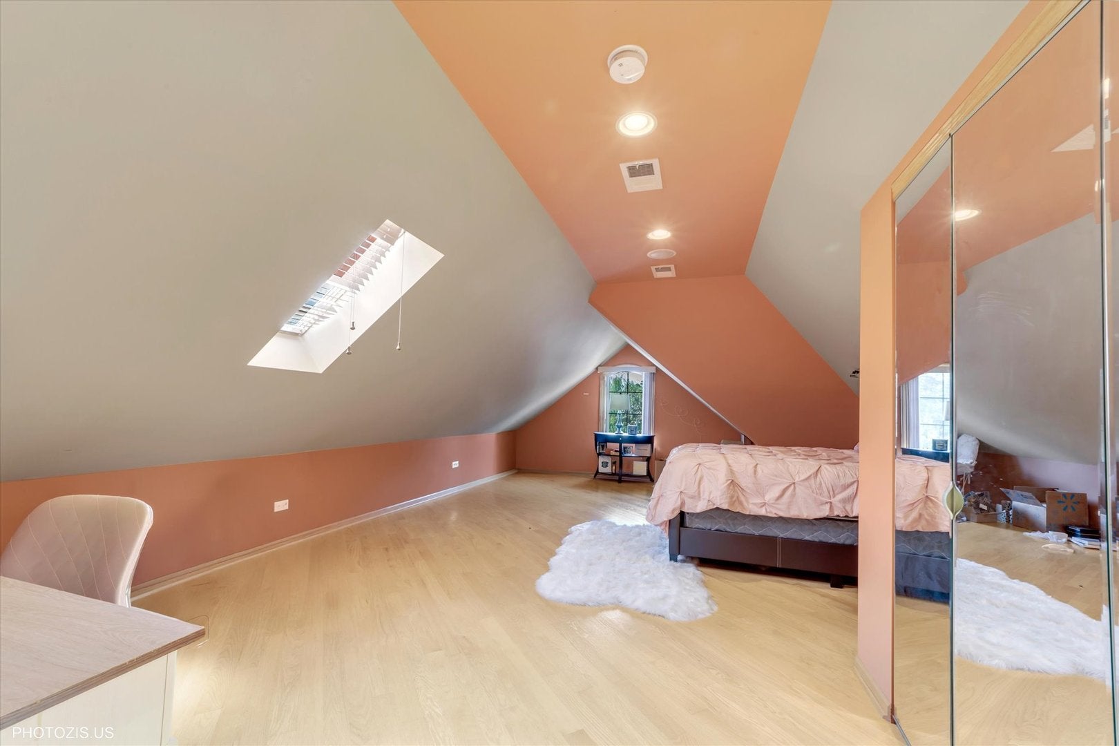 Des Plaines, Illinois, 60016, United States, 5 Bedrooms Bedrooms, ,7 BathroomsBathrooms,Residential,Active,1967112