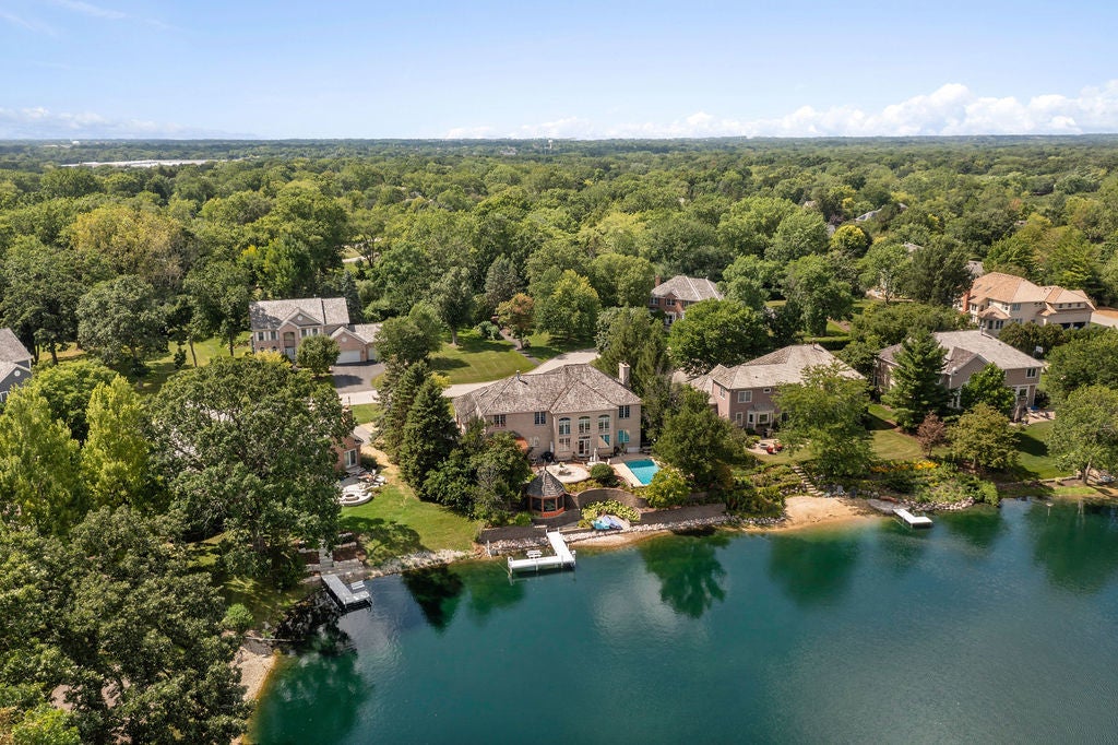 Libertyville, Illinois, 60048, United States, 4 Bedrooms Bedrooms, ,4 BathroomsBathrooms,Residential,Active,2009394