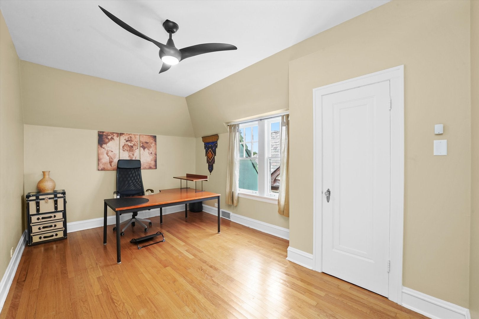 Oak Park, Illinois, 60302, United States, 7 Bedrooms Bedrooms, ,6 BathroomsBathrooms,Residential,Active,1894236