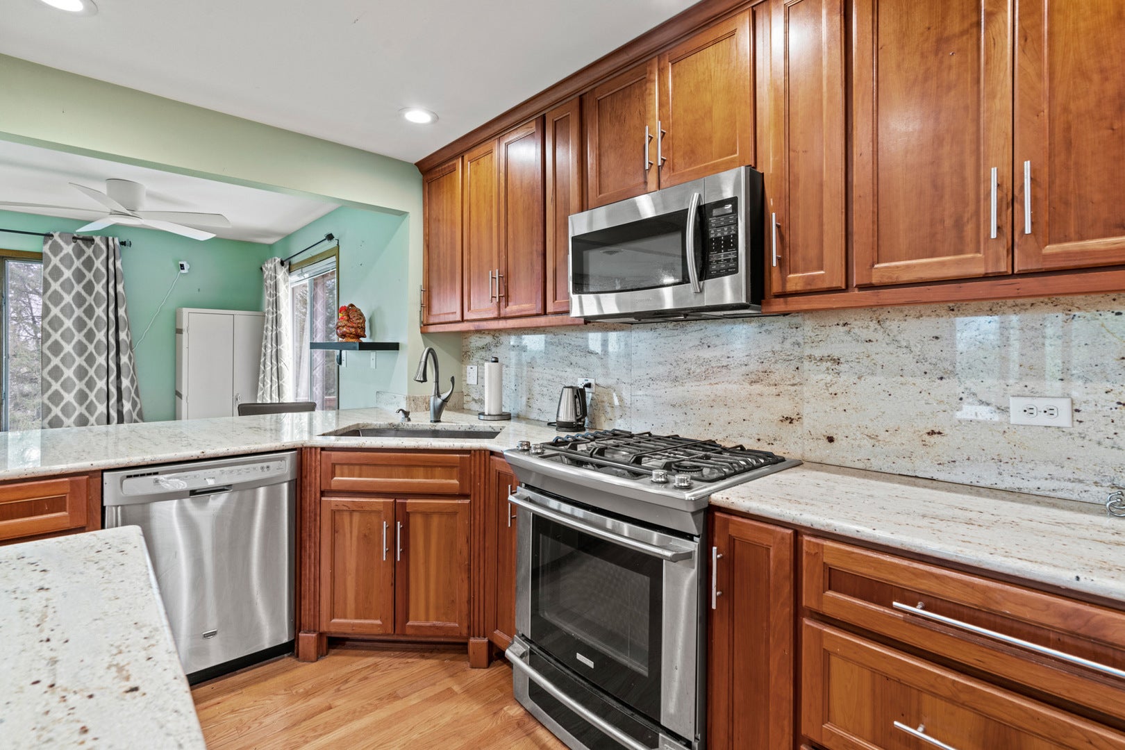 Wauconda, Illinois, 60084, United States, 3 Bedrooms Bedrooms, ,3 BathroomsBathrooms,Residential,Active,1798086