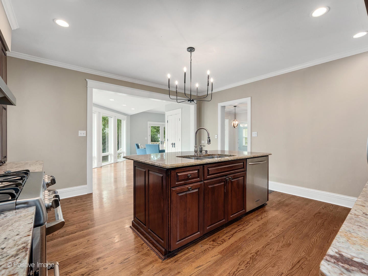 Wheaton, Illinois, 60187, United States, 4 Bedrooms Bedrooms, ,3 BathroomsBathrooms,Residential,Active,1922330